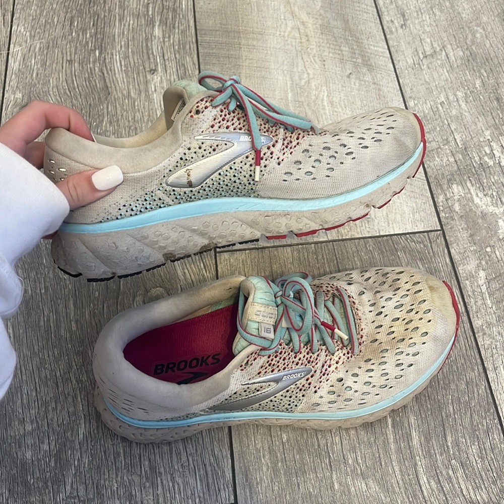 Woman’s brooks running shoes
